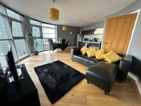 Fantastic and modern city centre flat with FREE parking!